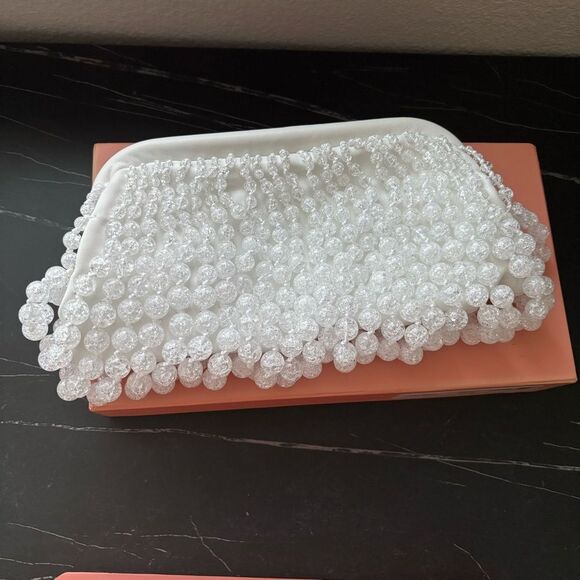 NWOT cult Gaia White Beaded Clutch - Picture 11 of 16